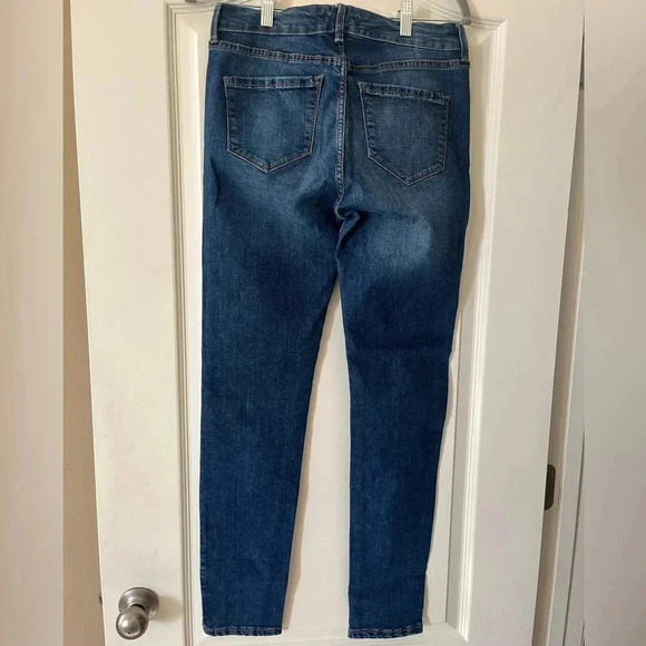 Buffalo Medium Washed, Distressed MidRise Skinny Stretch Women’s size 30 - Picture 5 of 14